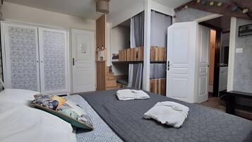 1 chambre, fer et planche à repasser, draps fournis