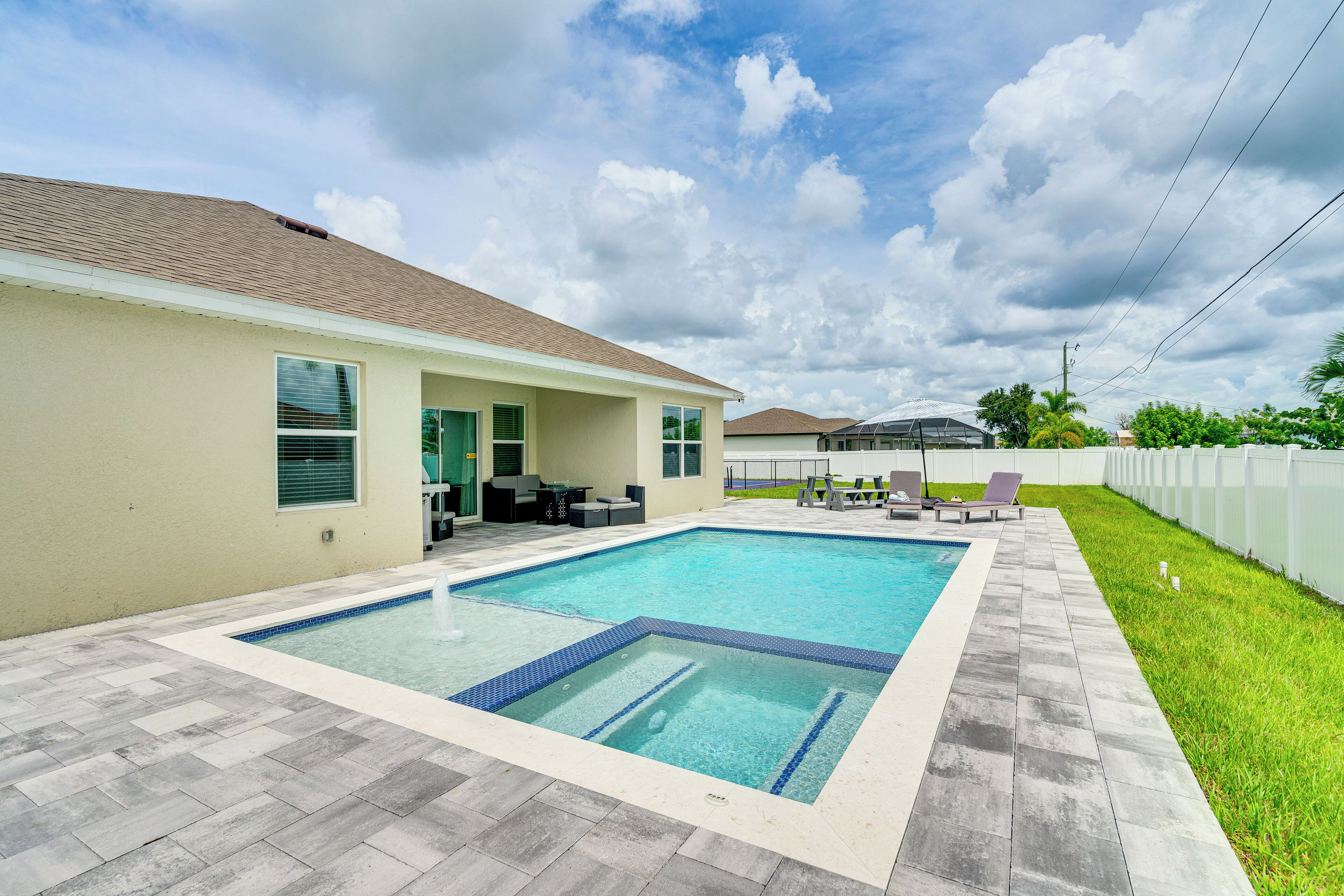 House (4 Bedrooms) | Front of property