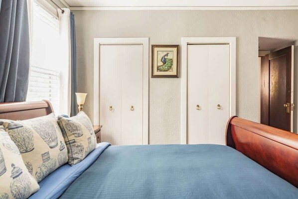 1 habitación, tabla de planchar con plancha, wifi y ropa de cama 