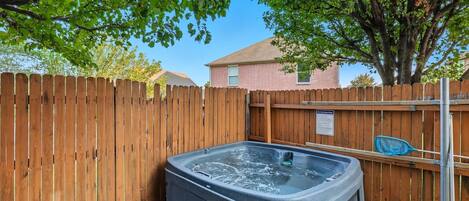 Tina de hidromasaje al aire libre