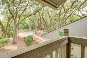 Interior - Walk to Folly Field Beach: Condo w/ Pool Access (Hilton Head Island)