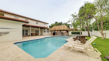 House (6 Bedrooms) | Front of property