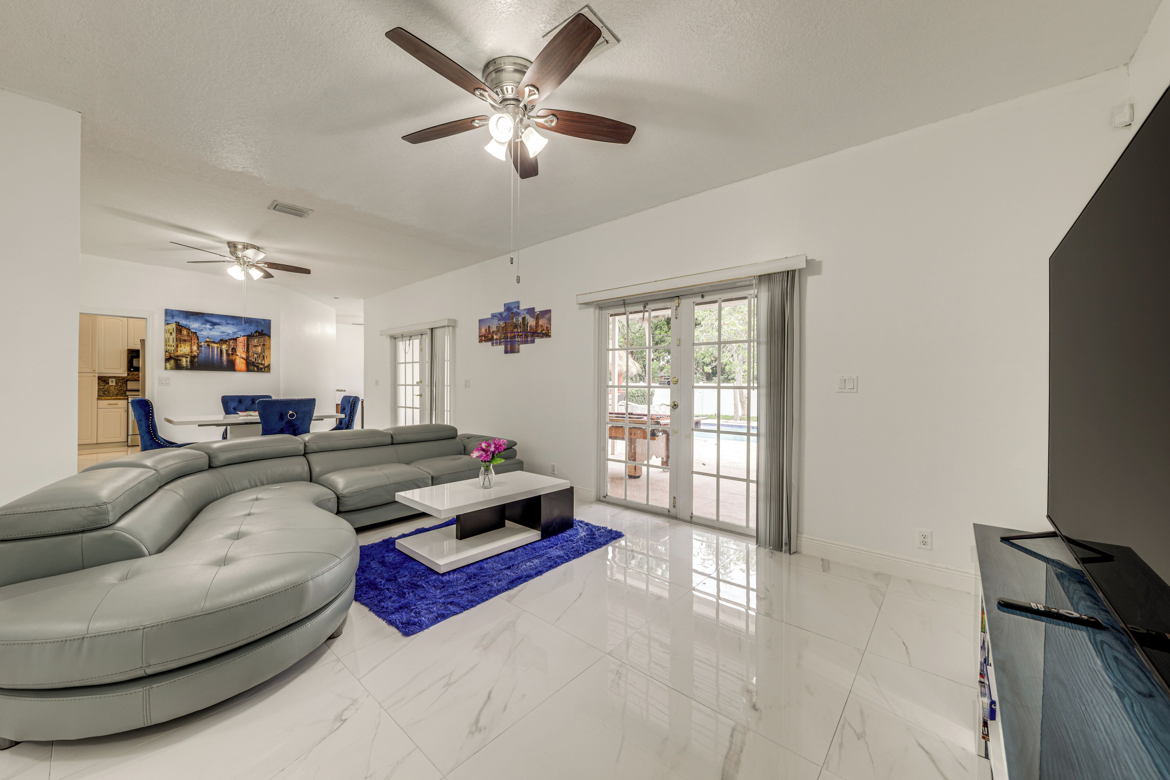 House (6 Bedrooms) | Interior