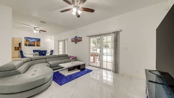 House (6 Bedrooms) | Interior