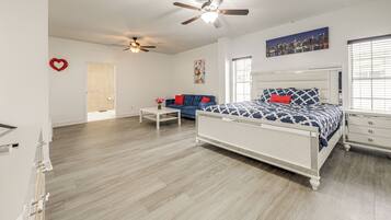 House (6 Bedrooms) | Interior