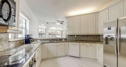 Swim, Barbecue & Game: Home 4 Mi to Pompano Beach!