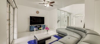 Swim, Barbecue & Game: Home 4 Mi to Pompano Beach!