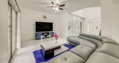 Swim, Barbecue & Game: Home 4 Mi to Pompano Beach!