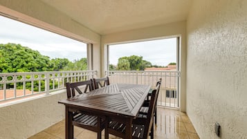 House (6 Bedrooms) | Interior