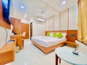 Desk, laptop workspace, free WiFi - Hotel Galaxy (Banswara)