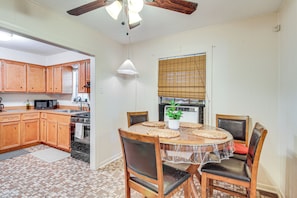 House (3 Bedrooms) | Interior