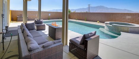 House (4 Bedrooms) | Front of property