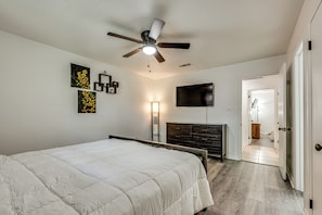 Interior - Group-friendly Rental 5 Mi to Dtwn Tallahassee! (Tallahassee)