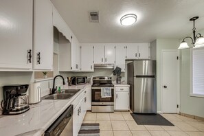 Apartment (3 Bedrooms) | Interior - Group-friendly Rental 5 Mi to Dtwn Tallahassee! (Tallahassee)