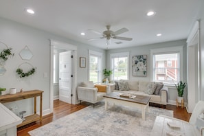 Apartment (2 Bedrooms) | Front of property