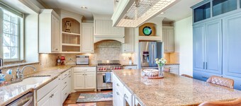 Private Hot Tub & Patio: Golf Retreat in Canyon!