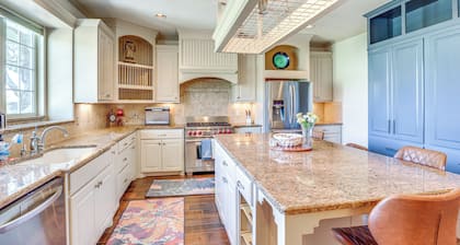 Private Hot Tub & Patio: Golf Retreat in Canyon!