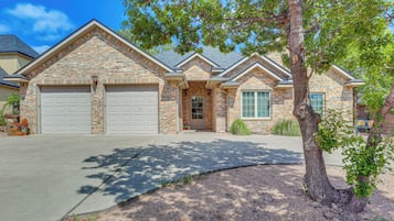 Nhà (4 Bedrooms) | Mặt tiền nơi lưu trú