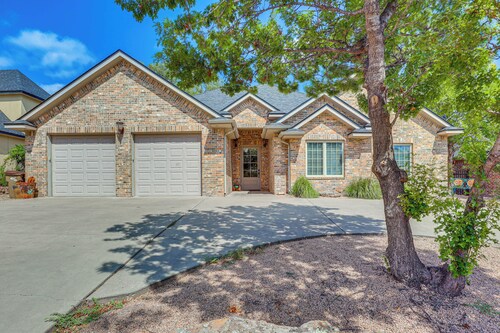 Private Hot Tub & Patio: Golf Retreat in Canyon!