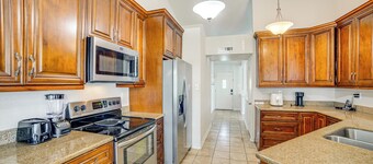 Fenced-in Yard: Home < 1 Mi to Lake Ray Hubbard!