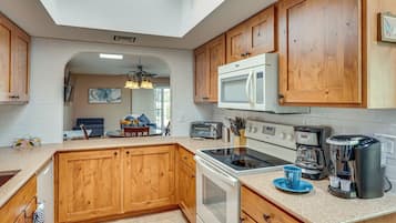 ์ํํธ (2 Bedrooms) | ๋ด๋ถ