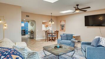 ์ํํธ (2 Bedrooms) | ๋ด๋ถ