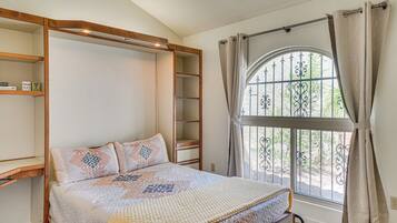 ์ํํธ (2 Bedrooms) | ๋ด๋ถ