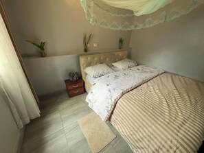 1 habitación, tabla de planchar con plancha, wifi y ropa de cama 
