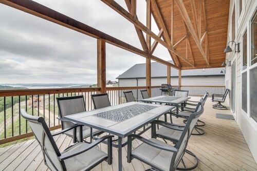 Table Rock Lake View & Games Galore: Family Lodge