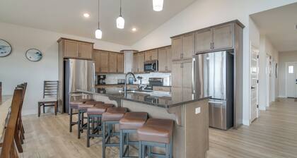 Table Rock Lake View & Games Galore: Family Lodge