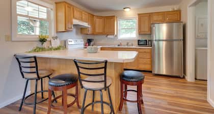 9 Mi to Effingham: Pet-friendly Rural Escape