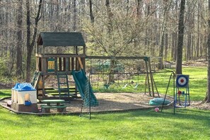 Cottage (1 Bedroom) | Interior - Pet-friendly Cottage, 2 Mi to Saugatuck Falls (Redding)