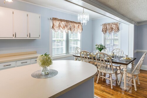 Large Yard & Historic Charm: Orangeburg Retreat!