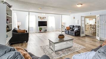 House (3 Bedrooms) | Interior