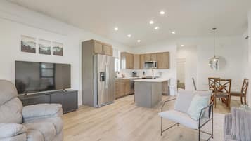 House (2 Bedrooms) | Interior