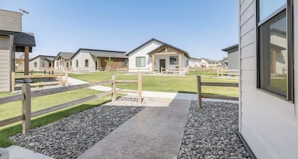 Mtn-views, Pet-friendly! Family Home in Ranchester