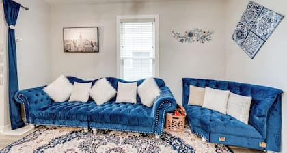 1 Mi to Dtwn Elgin: Dutch Colonial w/ Lovely Patio