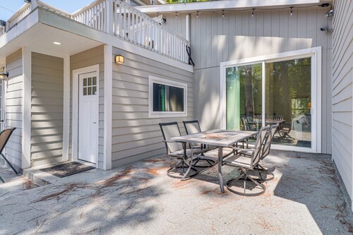 2 Mi to Lake Bastrop! Modern Lost Pines Retreat