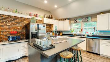 House (2 Bedrooms) | Interior