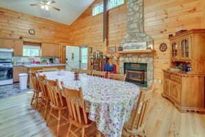 House (3 Bedrooms) | Interior - Cabin Comfort Near Psu! Fire Pit & On-site Trails (Petersburg)