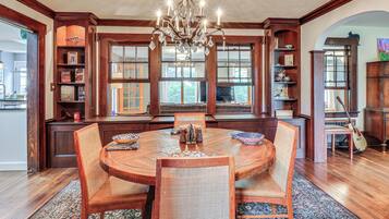 House (4 Bedrooms) | Interior