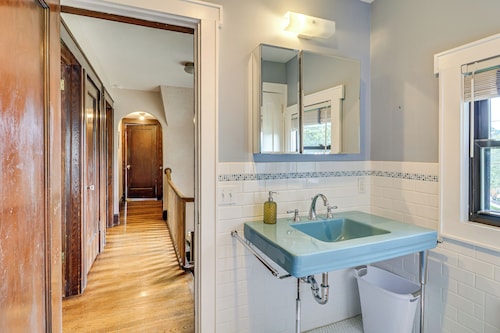 Easy Train Access to Nyc! Elegant Family Retreat