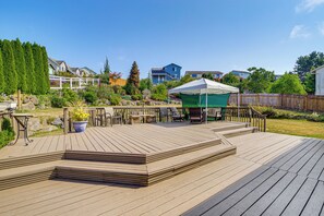 House (3 Bedrooms) | Interior - Spacious Yard & Deck: Home 8 Mi to Puget Sound! (Marysville)
