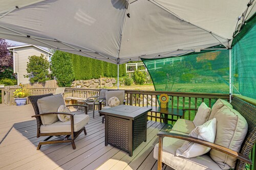 Spacious Yard & Deck: Home 8 Mi to Puget Sound!