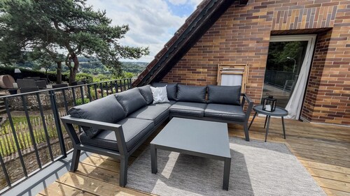 Eifelglück vacation apartment with a view of the Kasselburg castle