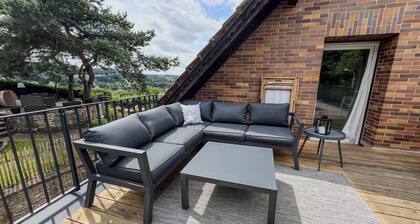 Eifelglück vacation apartment with a view of the Kasselburg castle