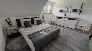 2 Schlafzimmer, Schreibtisch, Reisekinderbett, kostenloses WLAN