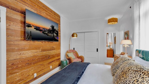 3 bedrooms, desk, iron/ironing board, free WiFi