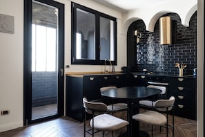Apartment, 3 Bedrooms, City View | Dining room