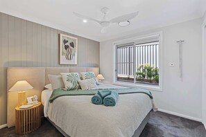 4 bedrooms, iron/ironing board, WiFi, bed sheets